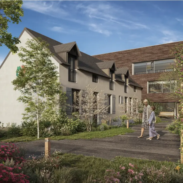 Anne-Claire LEGENDRE travaillant à son bureau sur les plans d'une résidence séniore Anne-Claire LEGENDRE travaillant à son bureau sur les plans d'une résidence séniore